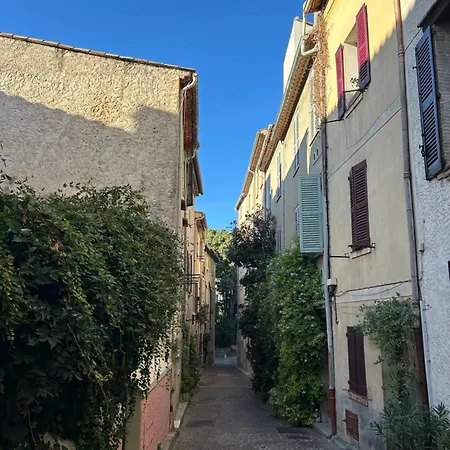 3 Pieces Renove Au Coeur Du Vieil * Antibes